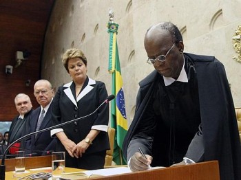 Joaquim Barbosa assina ato de posse para presidente do Supremo