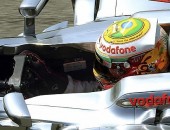 Hamilton e seu capacete especial para a despedida da McLaren no GP do Brasil