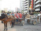 Protesto de carroceiros interdita rua no Stella Maris