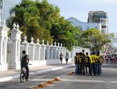 Estudantes protestam na porta do Palácio dos Palmares