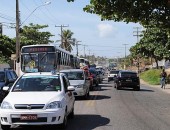 Motoristas enfrentam congestionamento em Jacarecica