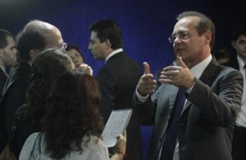 Após o café, Renan fala a repórteres sobre os principais assuntos discutidos com a presidente no plenário do Senado