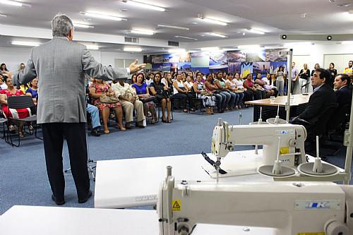 Governador Teotonio Vilela Filho iniciou distribuição das 1.204 máquinas