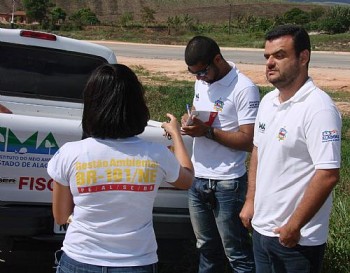 Equipe do IMA percorre e fiscaliza trecho da BR 101 em Murici