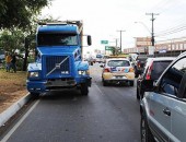 Acidente deixa trânsito congestionado na Fernandes Lima