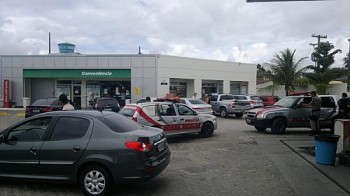 Forte aparato policial foi encaminhado ao posto após o assalto