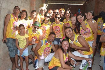 Blocos agitam carnaval em Joaquim Gomes