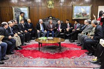 Na presidência do Senado, Renan recebe apoio da central dos sindicatos