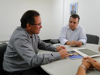 Casado em reunião com Fabiano Santana, prefeito de Pariconha