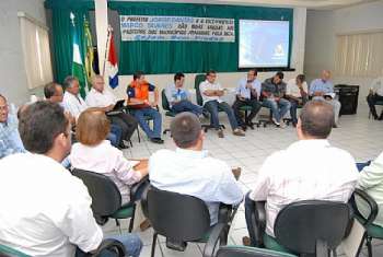 Prefeitos dos municípios da área da seca se reuniram em Pão de Açúcar