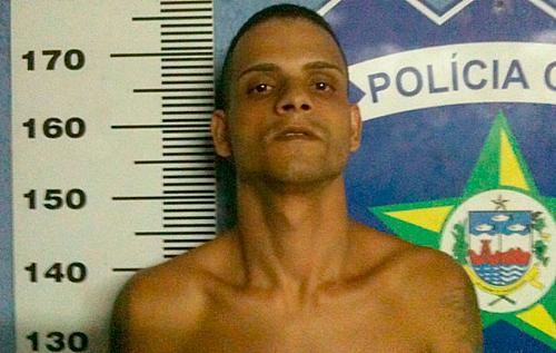 A Polícia Civil de Alagoas conduziu para Maceió, na tarde desta quinta-feira (28), Williams Souza Pereira da Silva, preso em São Paulo por cometer crime de homicídio qualificado, na capital alagoana, que teve como vítima Felipe Alves