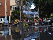 Esgoto alaga rua do Centro em Maceió