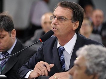 O deputado Jair Bolsonaro criticou o CNJ por aprovar uma decisão que autoriza o casamento gay