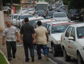 Taxistas voltam a protestar contra ataques à categoria