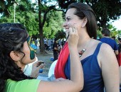 Manifestantes confeccionaram cartazes e caminharam até o Centro