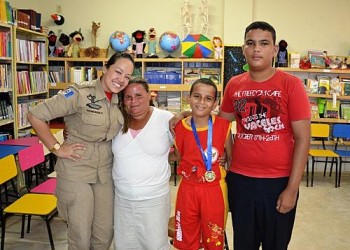 Bombeiro mirim herói salva a vida do irmão mais velho