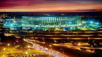 O estádio Mané Garrincha custou R$ 1,8 bilhão: é o segundo que mais consumiu verbas estatais na história