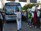 Maceioenses vão as ruas em protesto