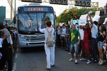 Ato contra aumento da passagem ganha força em Maceió