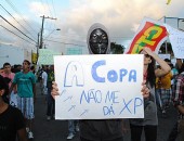 Estudantes e movimentos sociais saem em passeata em Maceió