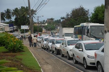 Taxistas voltam a protestar contra ataques à categoria