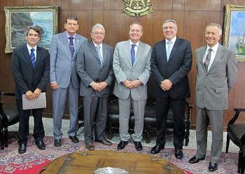 Em reunião com o ministro da Saúde, Alexandre Padilha