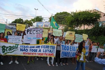 Protesto contra violência levou grupo às ruas de Maceió