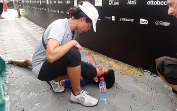 O brasileiro Yohansson Nascimento passa mal e recebe atendimento médico em Lyon