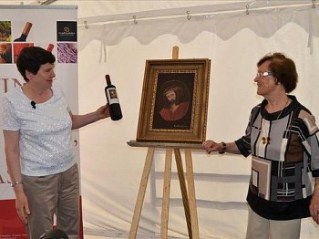 A restauradora Cecilia Giménez durante apresentação do seu Ecce Homo