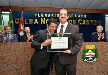 Promotor Luiz Vasconcelos recebe homenagem da Câmara