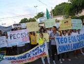 Protesto contra violência levou grupo às ruas de Maceió