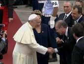 Renan cumprimenta Francisco na chegada do papa ao Rio de Janeiro