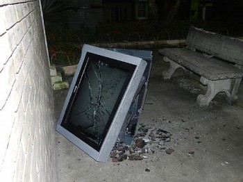 TV destruída após tentativa desastrada de furto