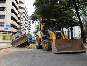 Após rompimento de tubulação, subsolo de prédio e tomado por água e lama