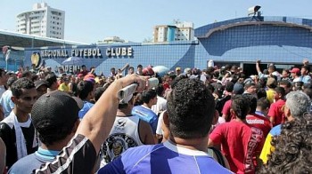 Confusão para a compra de ingresso