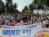 Inclusão é tema de caminhada na orla de Maceió