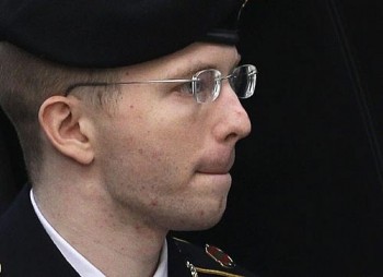 O soldado Bradley Manning chega para audiência na qual foi condenado a 35 anos de prisão