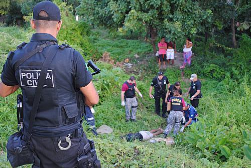 Policiais do 4º BPM, PC e Força Nacional estiveram no local