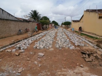 Pavimentação no bairro de Baixa Grande