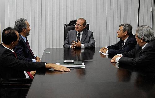 Renan recebeu o deputado Paulão e fornecedores de cana de Alagoas