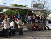 Grupo de sem-terra e agricultores ocupam pátio do quartel da PM