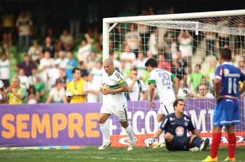 Alex, do Coritiba, é um dos mais indignados com novo calendário