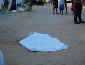 A vítima foi morta com vários tiros na Praia do Francês