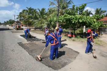 Operação tapa-buraco na AL-101 Norte