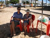 Rotilli e a mãe, Álvia, em uma praia de Maceió