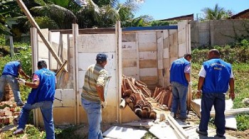 SMCCU desobstrui área pública em Guaxuma