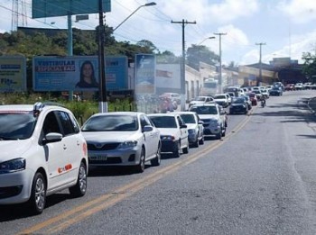 Trânsito lento na Leste/Oeste no sentido praia/centro