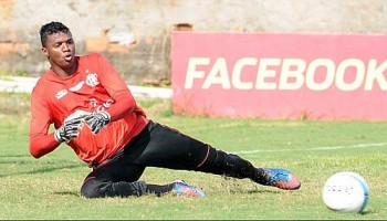 Goleiro Felipe passará por cirurgia e não vai enfrentar o Goiás