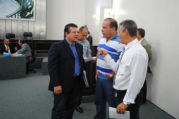 Luciano Vieira e Eduardo Fernandes anunciaram possível greve