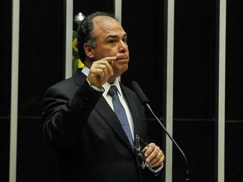 Ministro da Integração Nacional, Fernando Bezerra pediu demissão nesta terça-feira